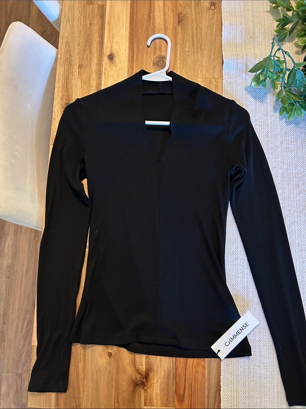 Commense Black Long-Sleeve V-Neck Slim Top